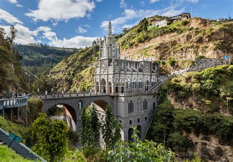  El Santuario de Las Lajas: โบสถ์บนหน้าผาที่ต้องมาเยือน!