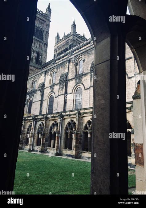  The Durham Cathedral: A Majestic Tapestry of History and Faith!